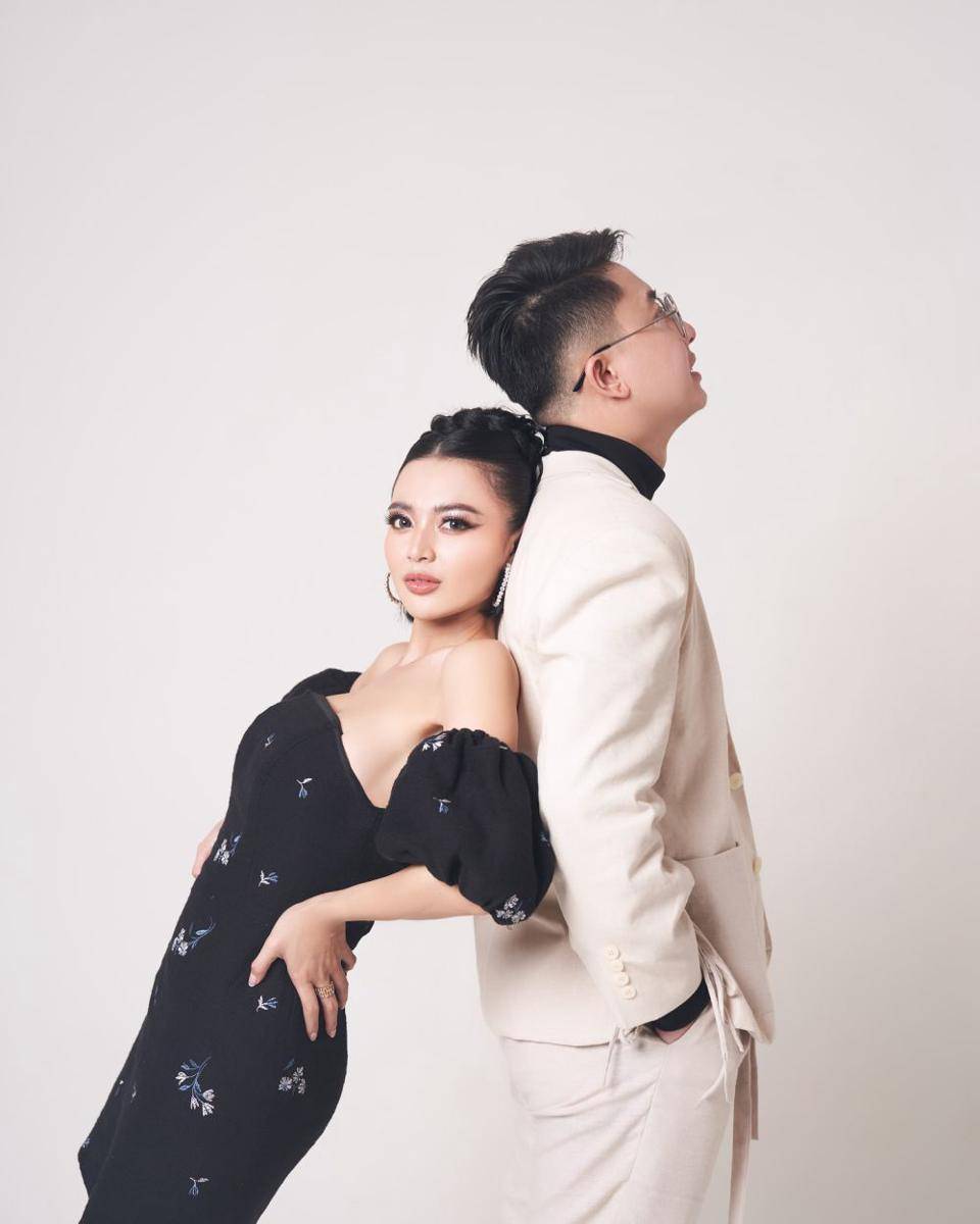 potret photoshoot Wika Salim dan kekasih (instagram.com/wikasalim)