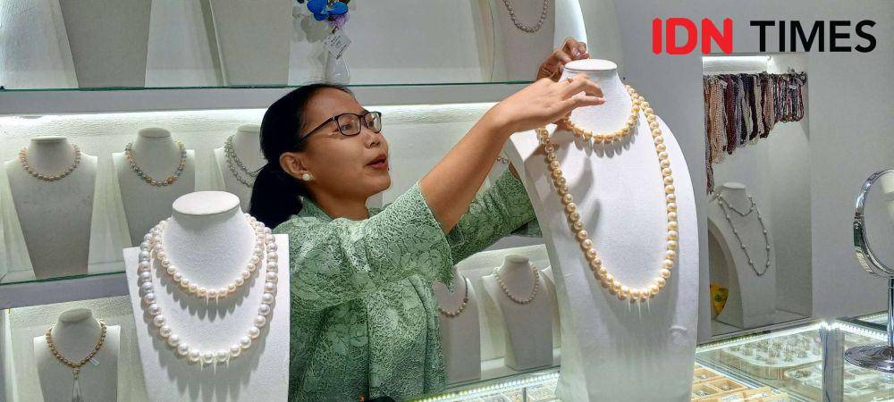 Kalung mutiara seharga Rp500 juta di Lipco Jewelry Mandalika. (IDN Times/Muhammad Nasir)