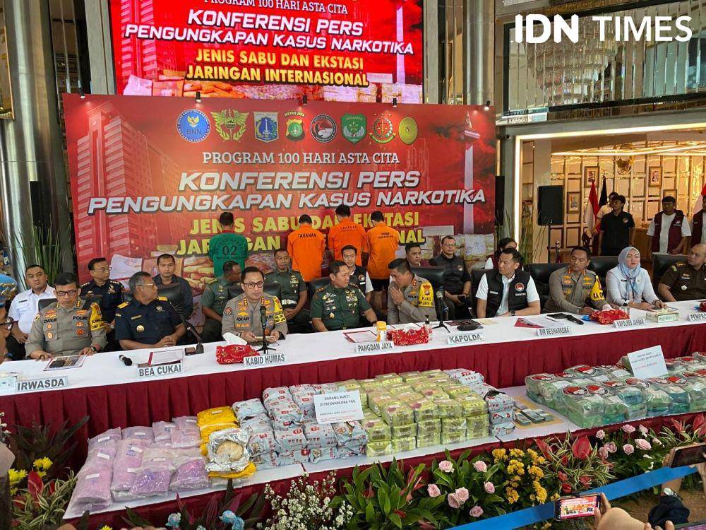 Polda Metro Jaya merilis pengungkapan kasus narkoba jaringan internasional, Rabu (6/11/2024). (IDN Times/Irfan Fathurohman)