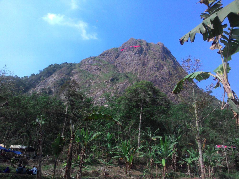 Gunung Batu Bogor: Rute, Harga Tiket, dan Tips
