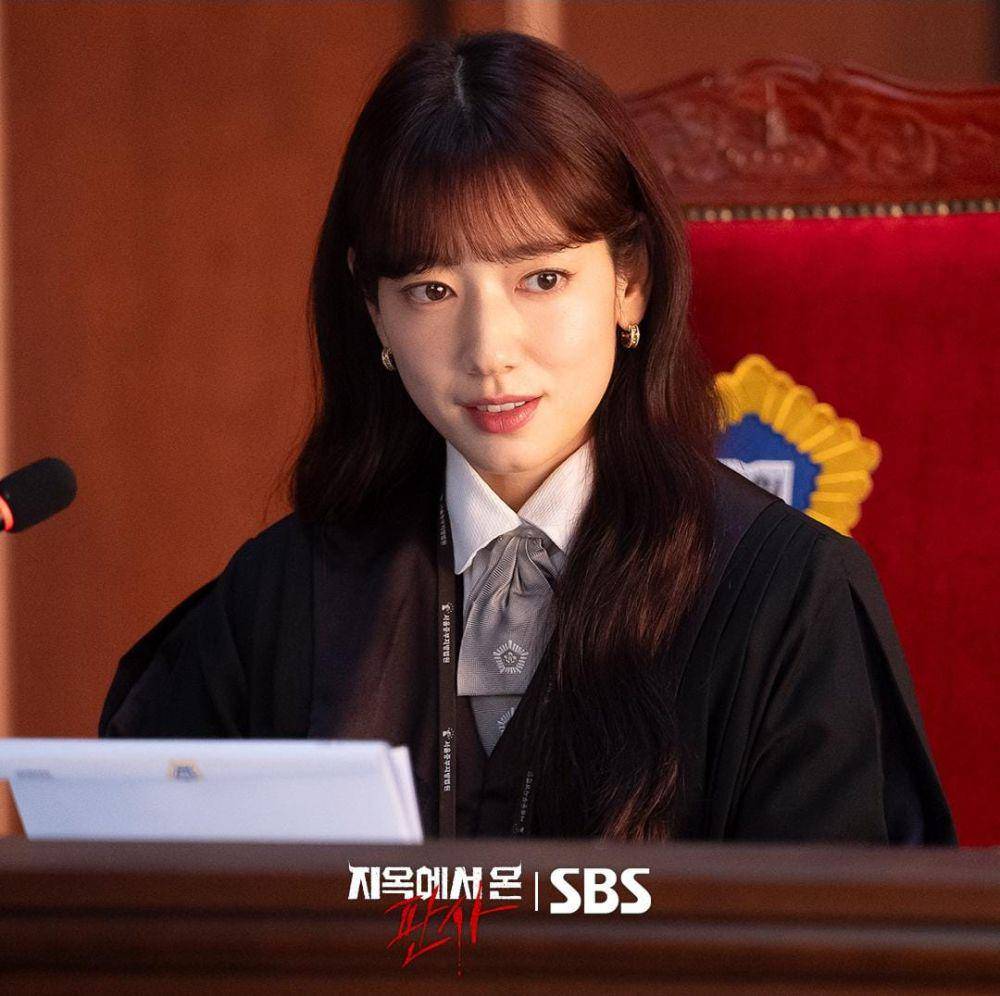 Park Shin Hye di drama The Judge from Hell (instagram.com/sbsdrama.official)