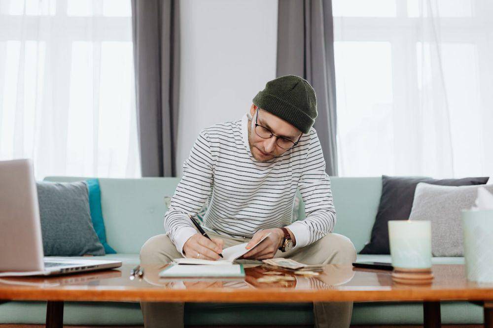 ilustrasi mempersiapkan diri untuk masa depan (pexels.com/Photo By: Kaboompics.com)