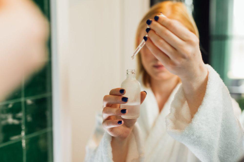 6 Tips Memakai Serum dengan Hyaluronic Acid, Terhidrasi Maksimal!