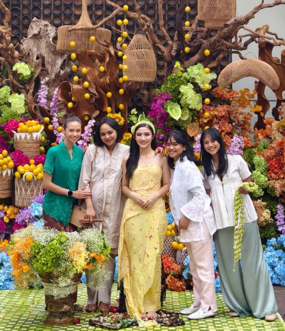 Kebaya siraman Febby Rastanty (instagram.com/yukikt)