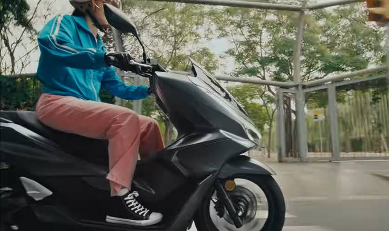 Honda PCX 2025 (dok. YouTube/Honda Motorcycles Europe)