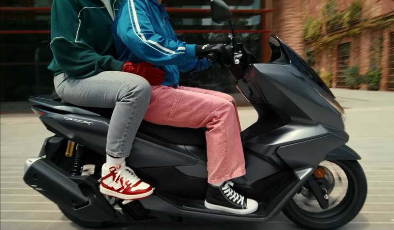 Honda PCX 2025 (dok. YouTube/Honda Motorcycles Europe)