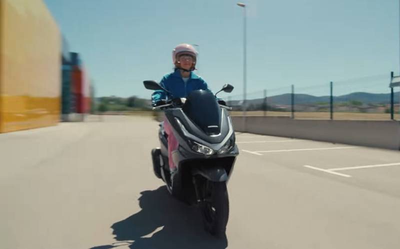 Honda PCX 2025 (dok. YouTube/Honda Motorcycles Europe)
