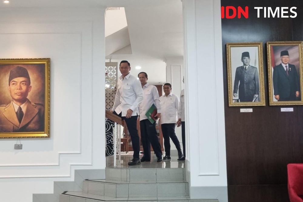 Kabinet Merah Putih Kompak Pakai Kemeja Putih-Biru di Sidang Kabinet