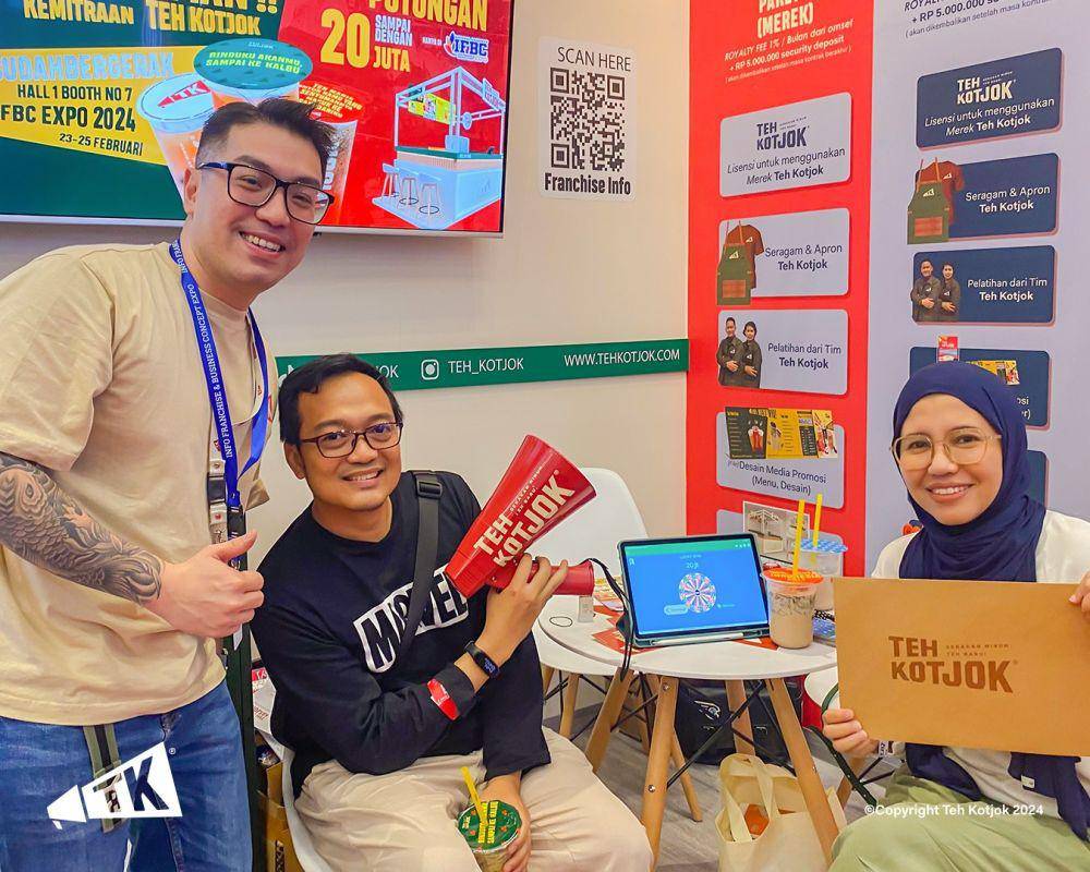Potret pebisnis di booth Teh Kotjok (Dok. IDN Times)