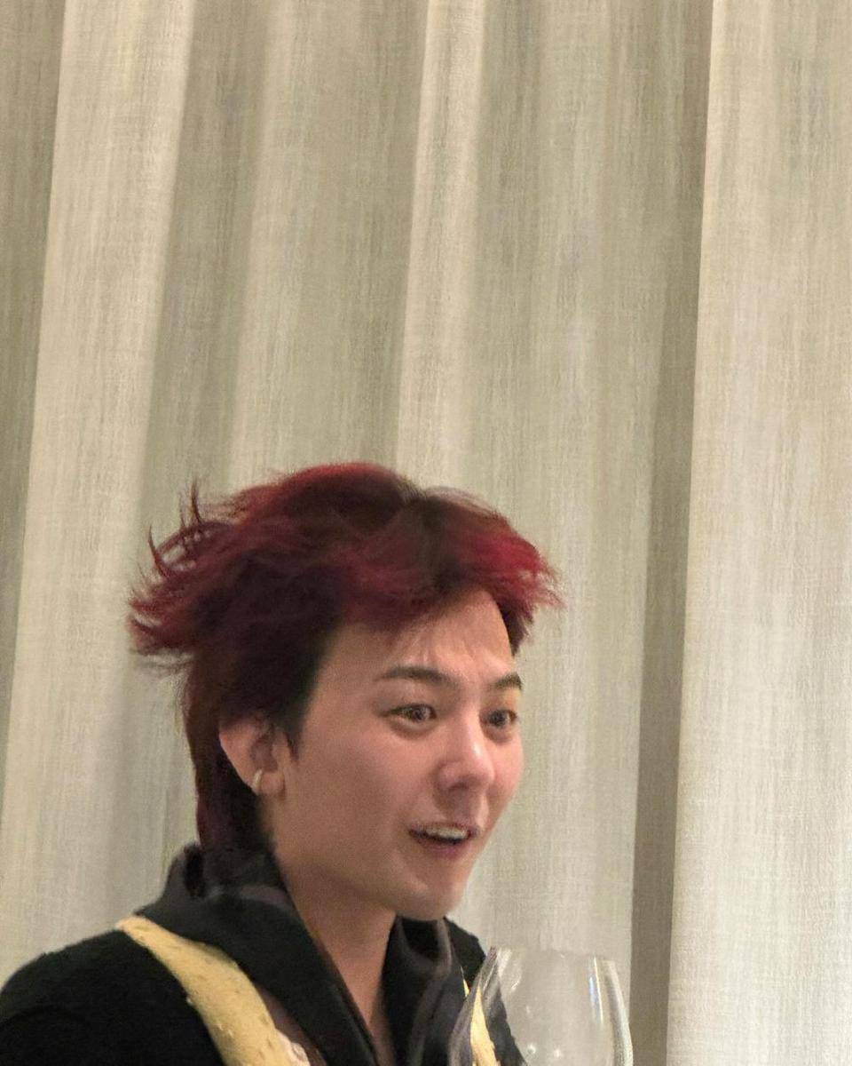 potret terbaru bareface G-Dragon (instagram.com/8lo8lo8lowme)