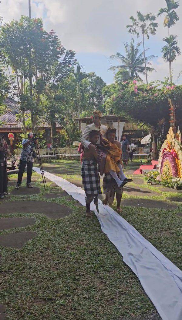 potret Antonio Blanco Jr jalani prosesi Potong Gigi (instagram.com/antonioblancojr)