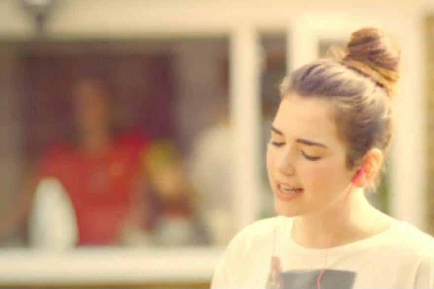 cuplikan adegan Dua Lipa dalam iklan X Factor (youtube.com/The X Factor UK)