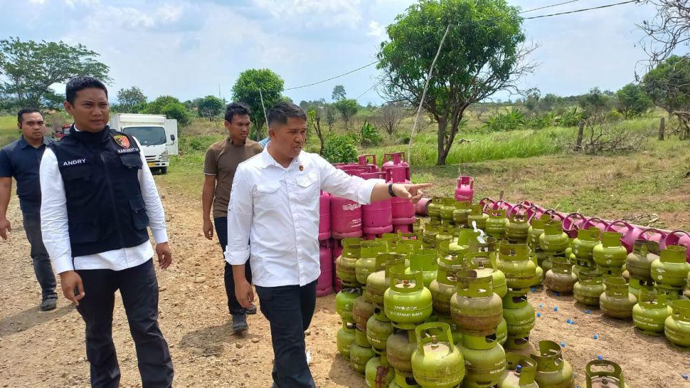 Polda Jabar Grebek Pengopols Tabung Gas Melon di Indramayu