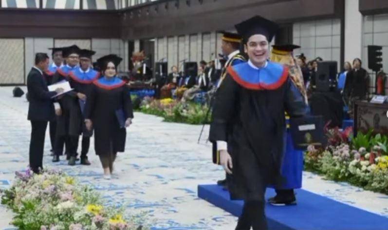 Irzan Faiq wisuda S1 (Instagram.com/irzannfaiq)