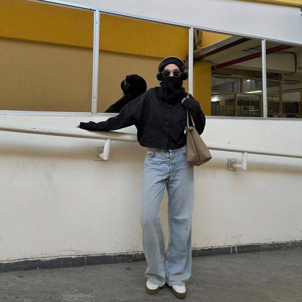 ide outfit hijab minimalis ala Fitri Hasiani (instagram.com/_kakpit)