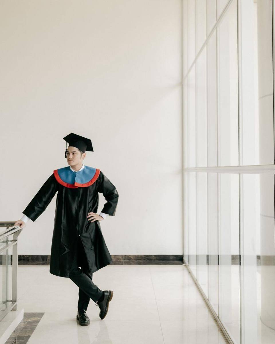 Irzan Faiq wisuda S1 (Instagram.com/irzannfaiq)