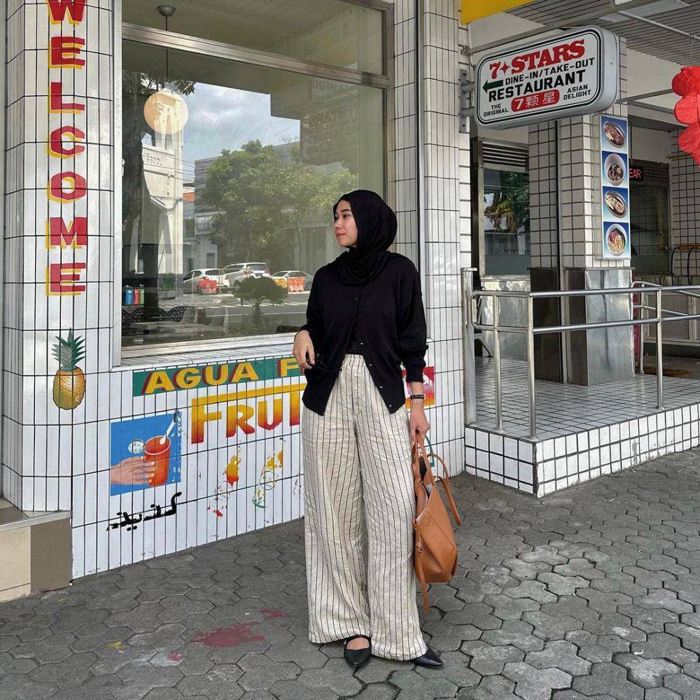 ide outfit hijab minimalis ala Fitri Hasiani (instagram.com/_kakpit)
