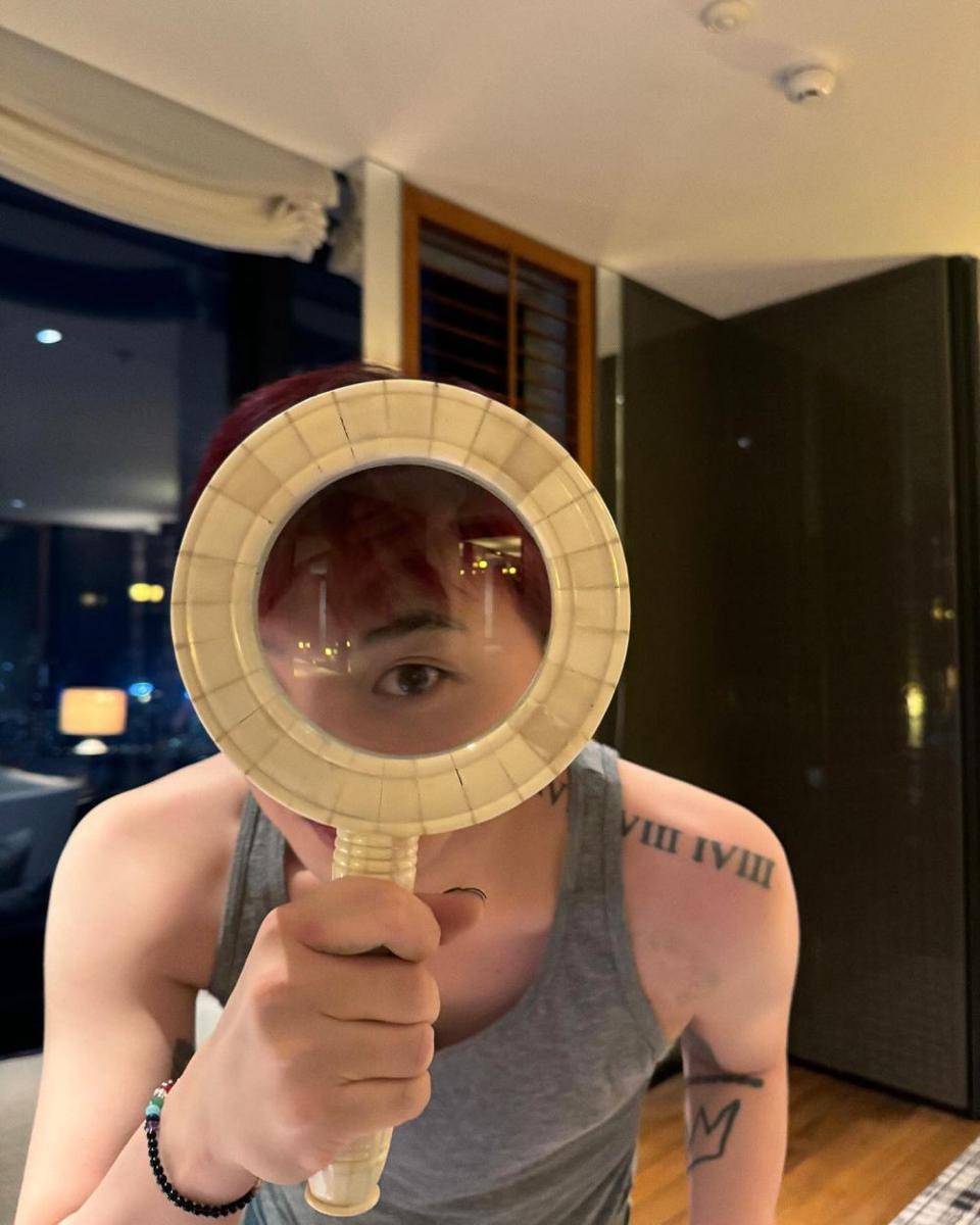 potret terbaru bareface G-Dragon (instagram.com/8lo8lo8lowme)