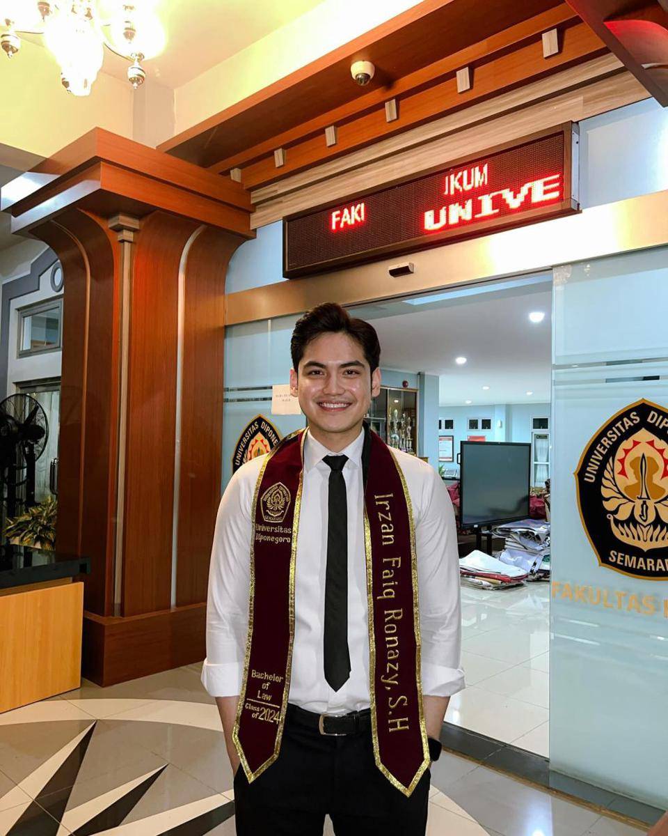 Irzan Faiq wisuda S1 (Instagram.com/irzannfaiq)