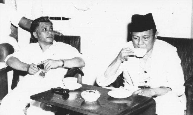Sam Ratulangi dengan AA Maramis (commons.wikimedia.org/uncredited)