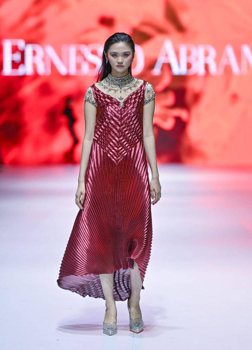 koleksi Ernesto Abram di Jakarta Fashion Week 2025 (dok. Jakarta Fashion Week/Dandy Hendrata)