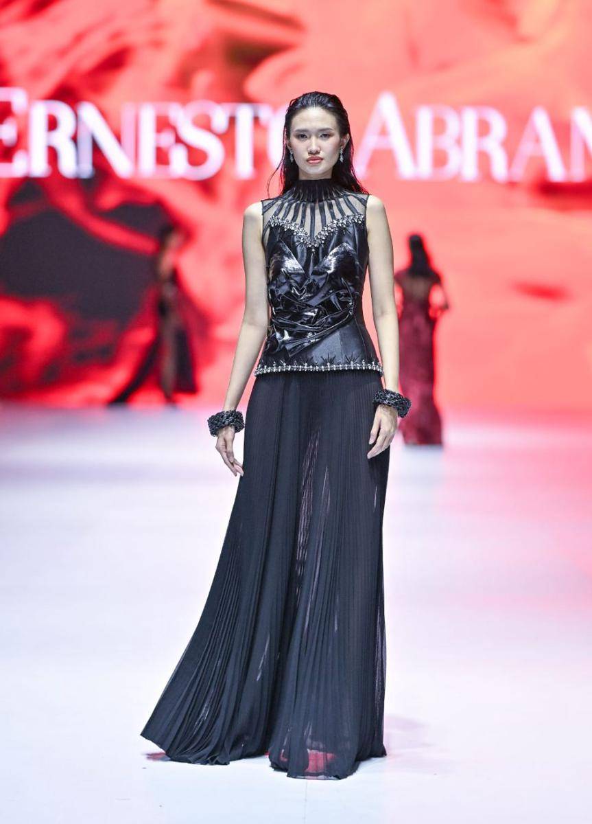 koleksi Ernesto Abram di Jakarta Fashion Week 2025 (dok. Jakarta Fashion Week/Dandy Hendrata)