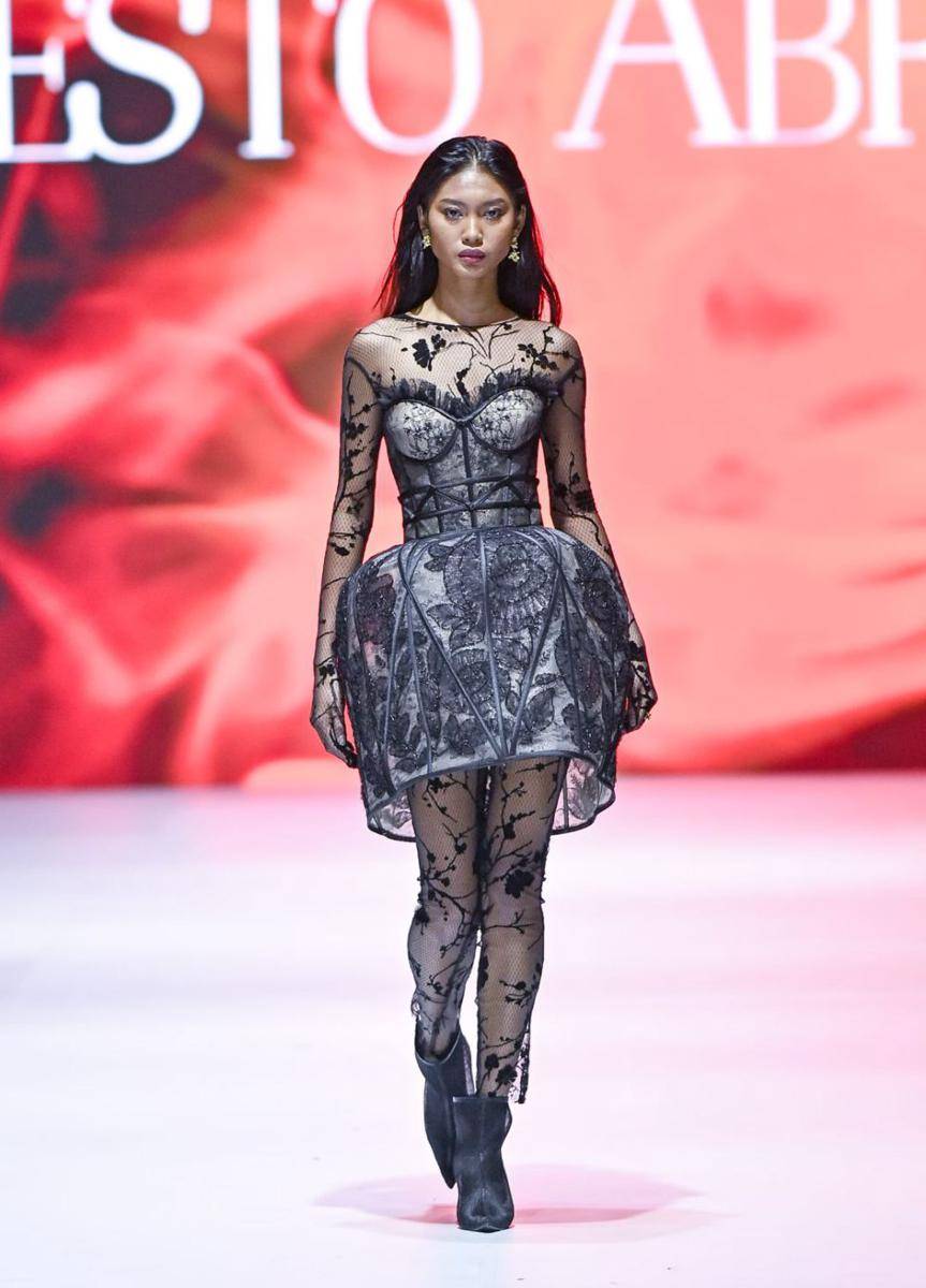 koleksi Ernesto Abram di Jakarta Fashion Week 2025 (dok. Jakarta Fashion Week/Dandy Hendrata)