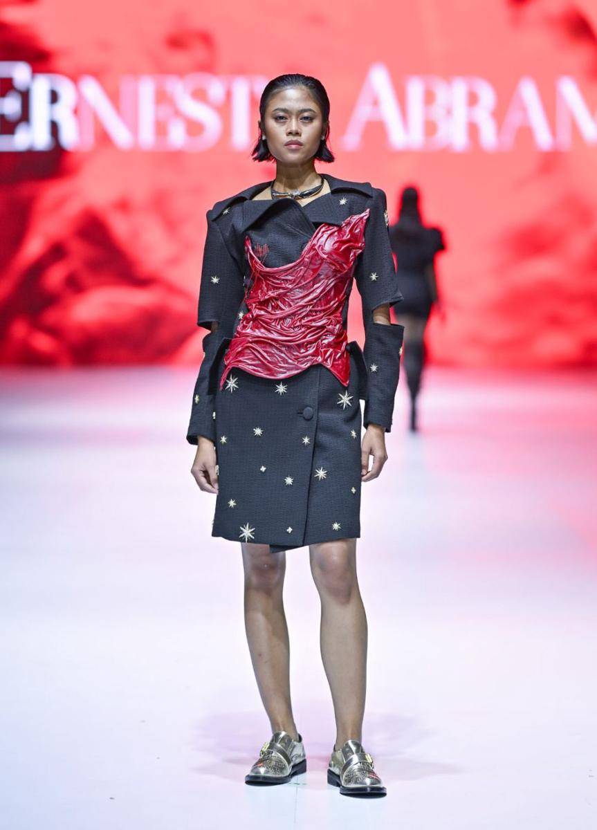 koleksi Ernesto Abram di Jakarta Fashion Week 2025 (dok. Jakarta Fashion Week/Dandy Hendrata)