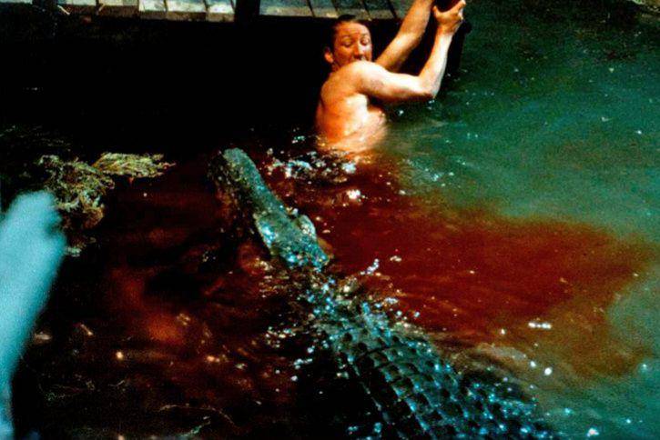 adegan dalam film Eaten Alive. (dok. Mars Productions Corporation/Eaten Alive)