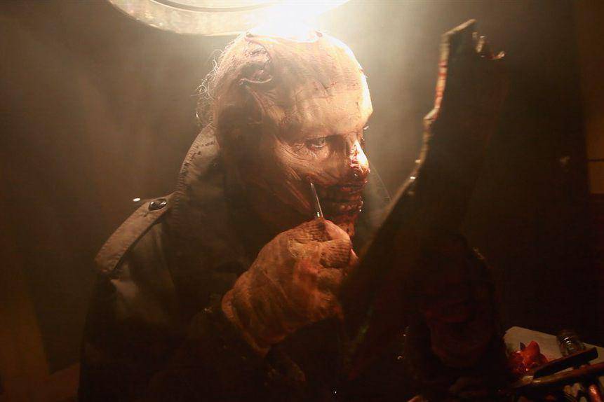 adegan dalam film Toolbox Murders. (dok. Lions Gate Films/Toolbox Murders)