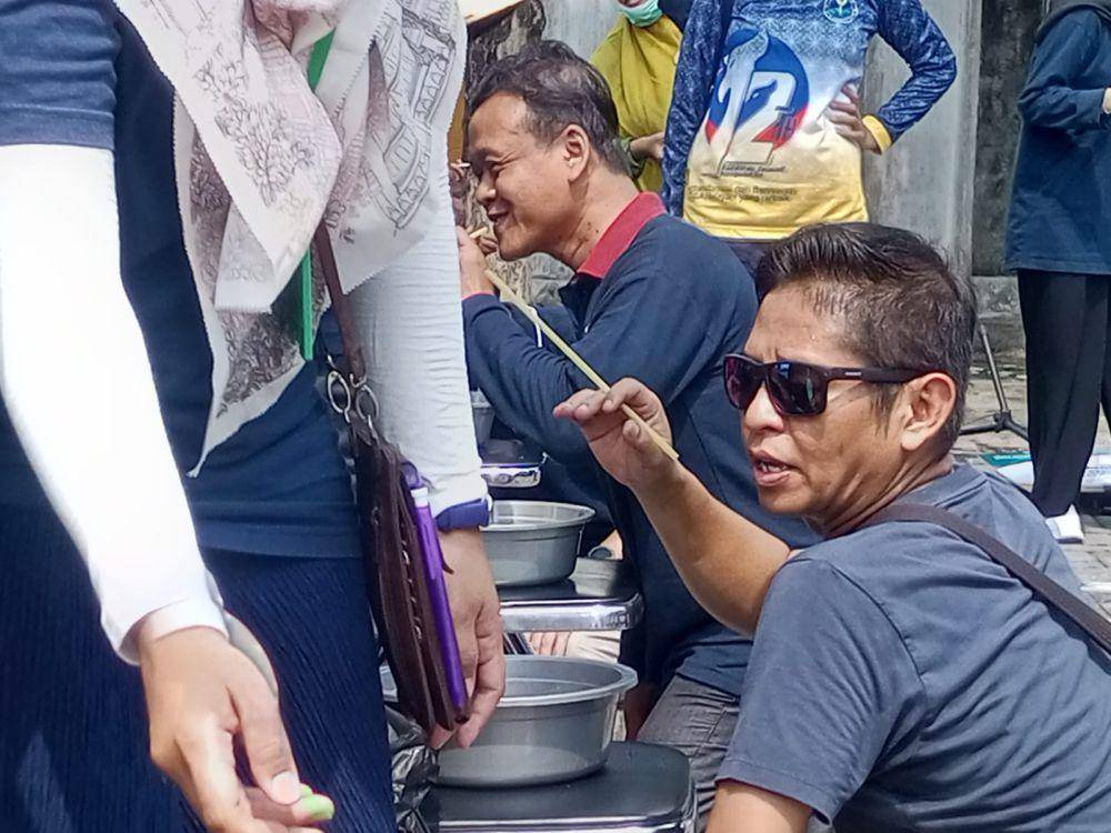 Berbagai game seru yang digelar di halaman Dinkes Bantul.(IDN Times/Daruwaskita)