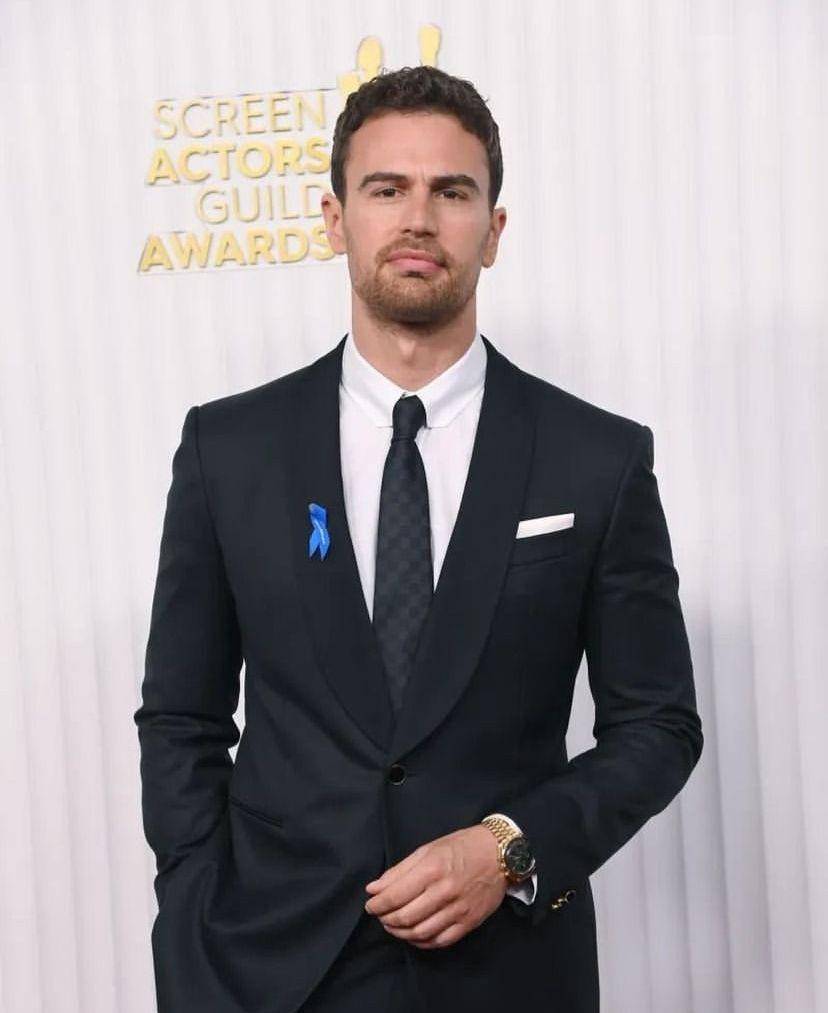 potret Theo James (Instagram.com/theojames016)