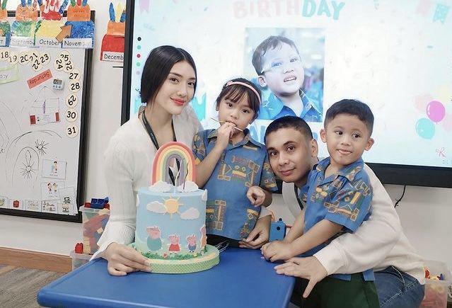 7 Potret Ultah Ke-4 Aksara Anak Raditya Dika, Dirayakan di Sekolah