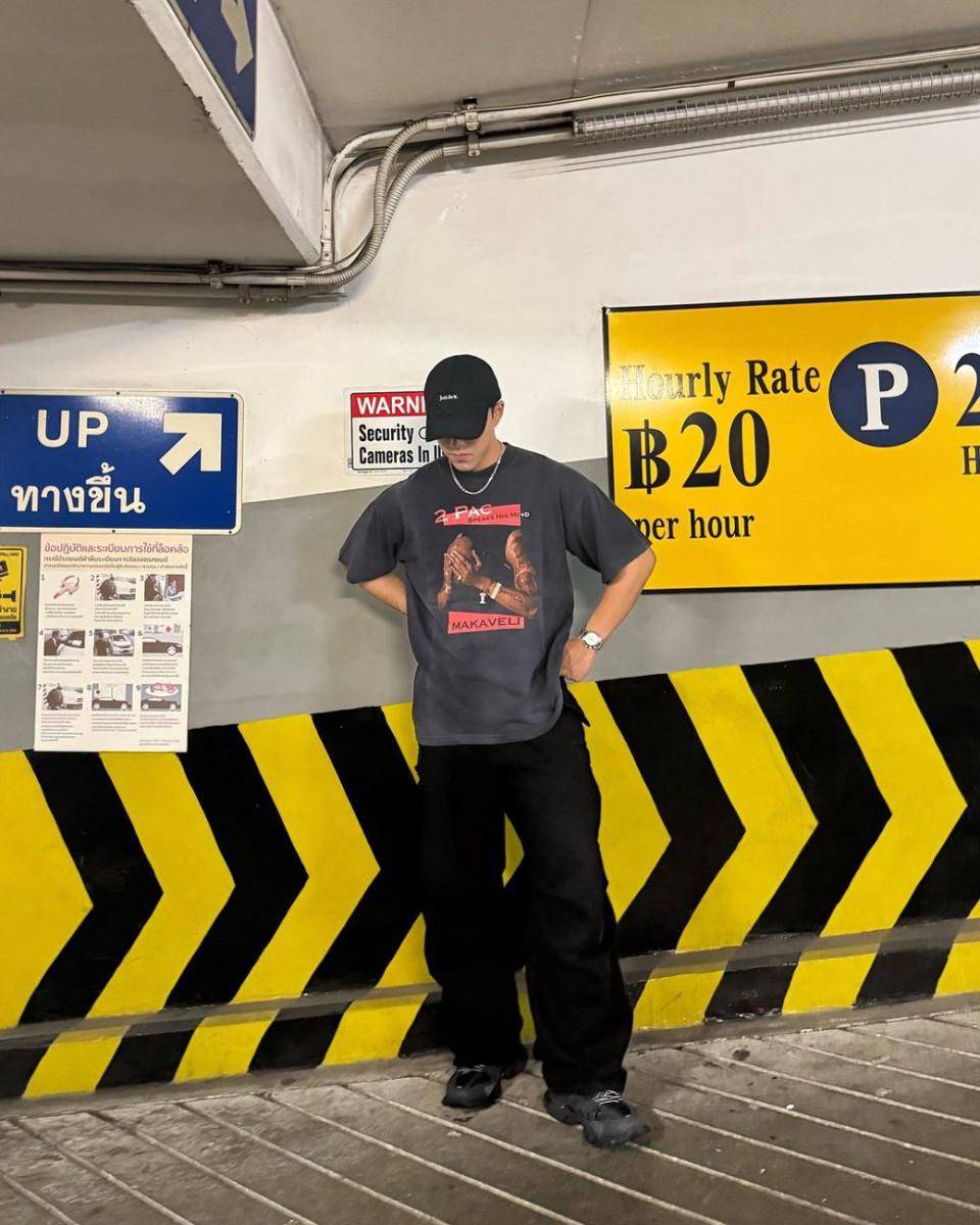 outfit baggy pants ala Nine Naphat (instagram.com/naphat_nine)