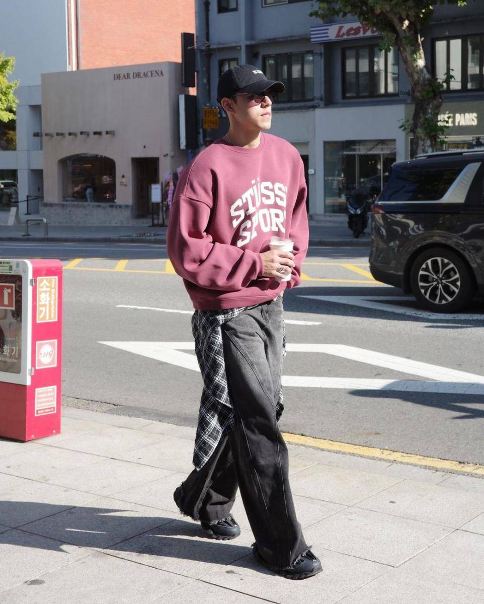 outfit baggy pants ala Nine Naphat (instagram.com/naphat_nine)