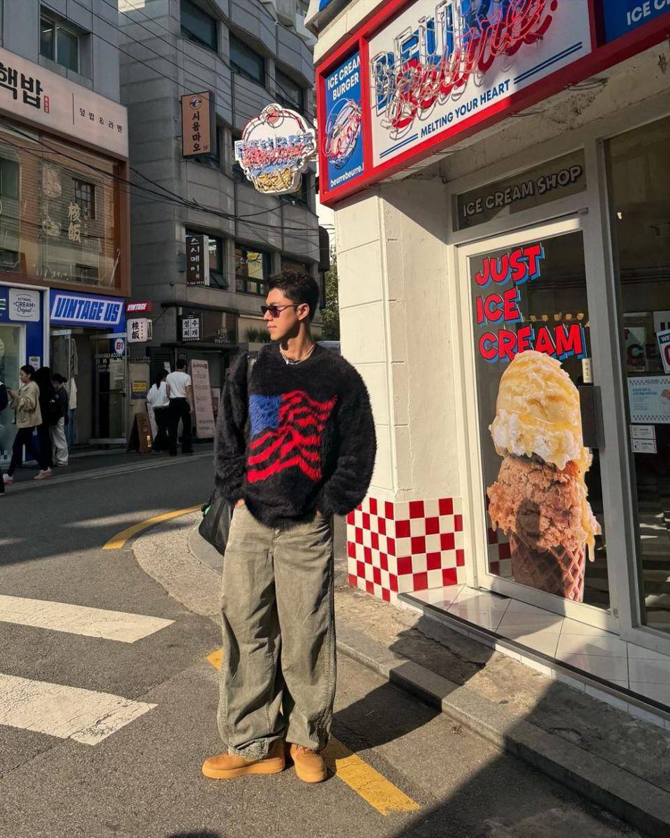 outfit baggy pants ala Nine Naphat (instagram.com/naphat_nine)