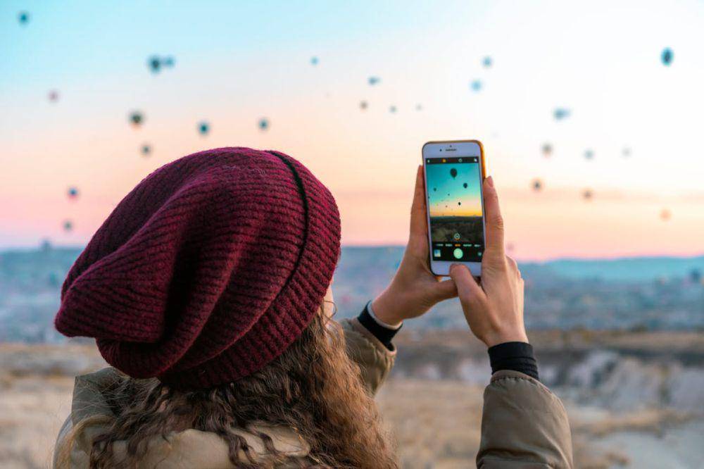 ilustrasi seseorang yang sedang mengambil foto (pexels.com/Oleksandr P)