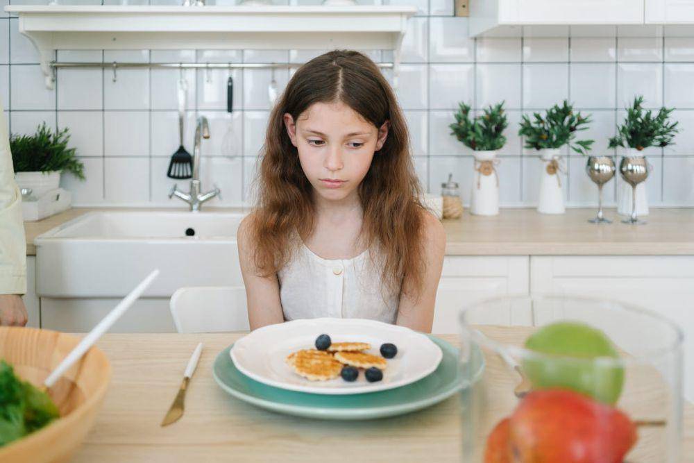 ilustrasi anak tidak ingin makan (pexels.com/Mikhail Nilov)
