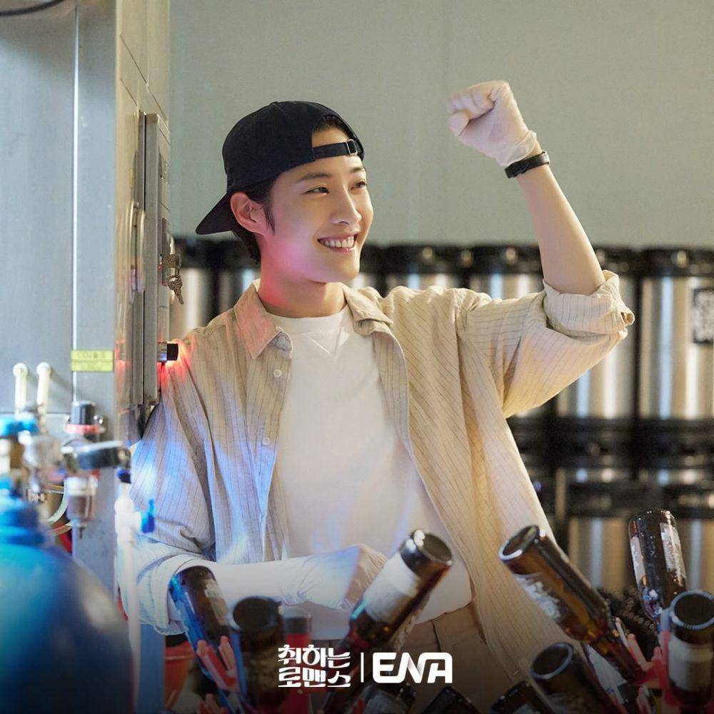 Lee Jong Won di drama Brewing Love (instagram.com/channel.ena.d)