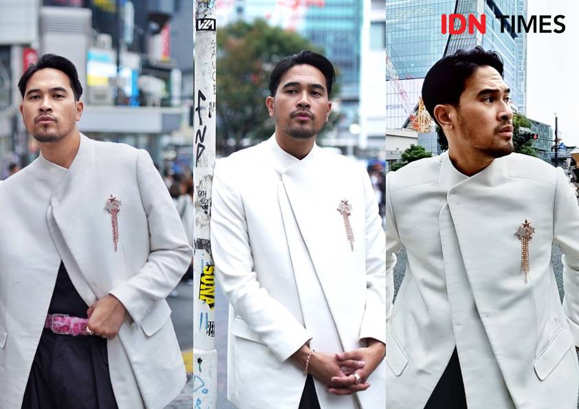 Outfit Adrian Khalif saat berjunjung ke Jepang (IDN Times/Gilang Pandutanaya)