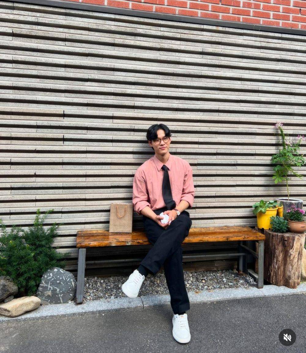 Yoon Ji On (instagram.com/jiii0n__)