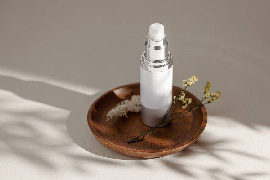 ilustrasi produk parfum (unsplash.com/Andrzej Gdula)