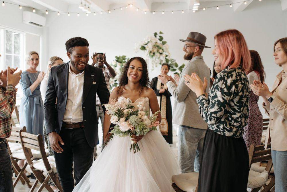 ilustrasi intimate wedding (pexels.com/Pavel Danilyuk)