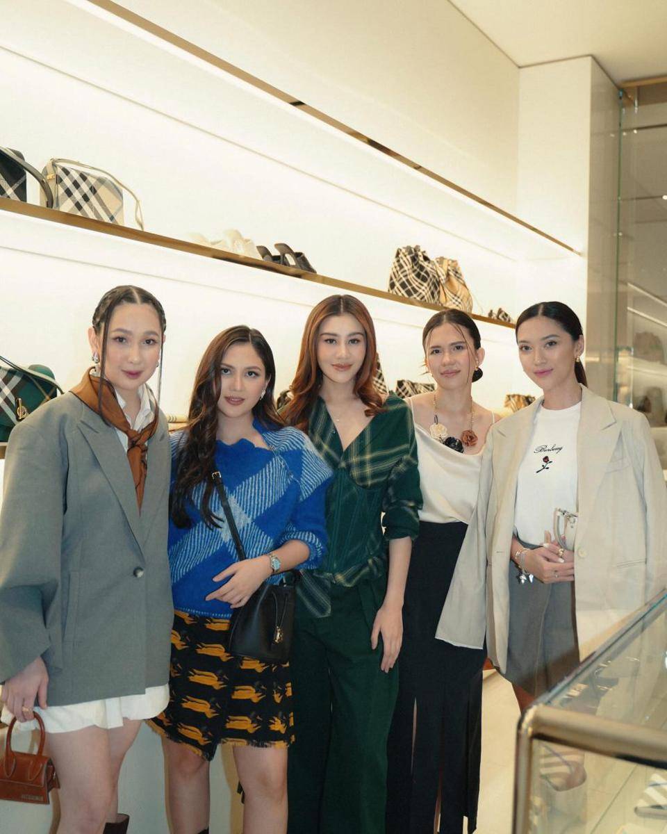 potret Aaliyah Massaid di event Burberry (instagram.com/aaliyah.massaid)