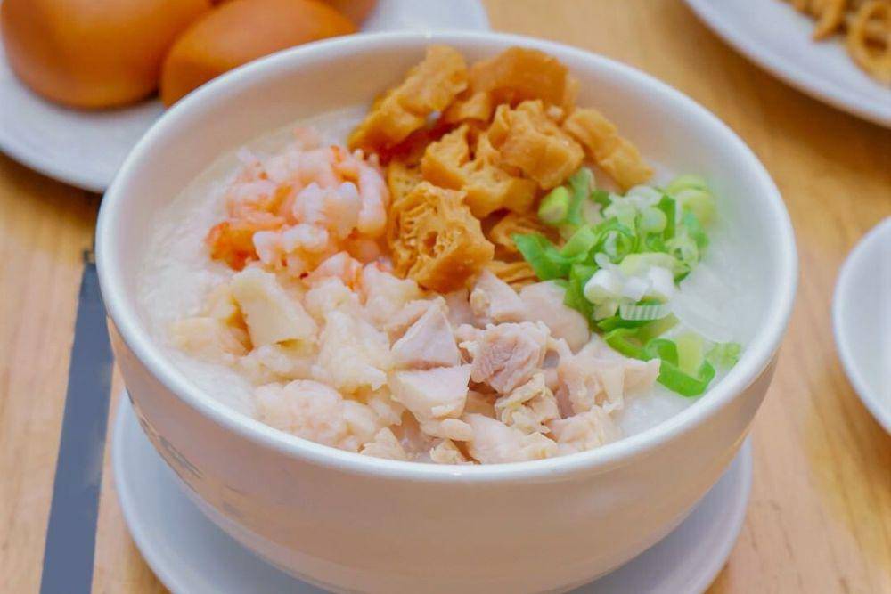 menu Bubur Tiga Rasa (instagram.com/imperialkitchenid)