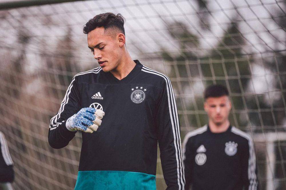 Daniel Klein, kiper FC Augsburg keturunan Indonesia (instagram.com/daniel.kleinn)