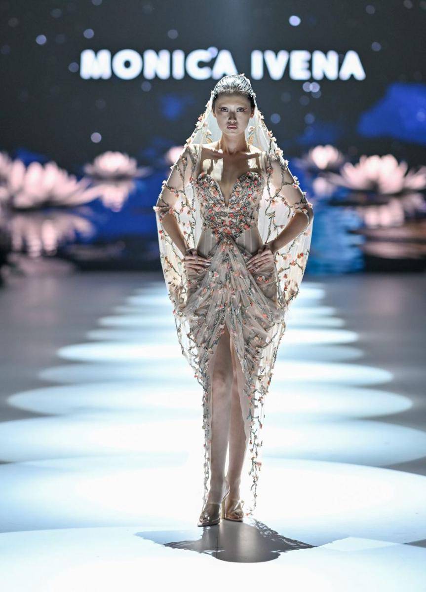 Koleksi “Nyonya” dari Monica Ivena di JFW 2025 (dok. Jakarta Fashion Week/Dandy Hendrata)
