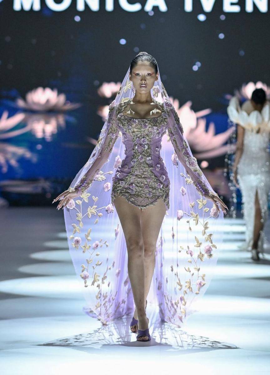 Koleksi “Nyonya” dari Monica Ivena di JFW 2025 (dok. Jakarta Fashion Week/Dandy Hendrata)