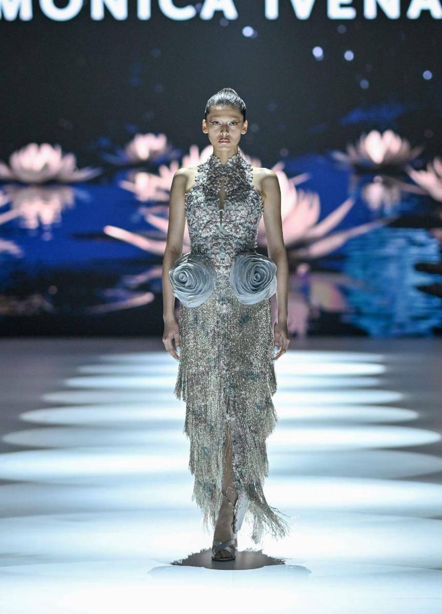 Koleksi “Nyonya” dari Monica Ivena di JFW 2025 (dok. Jakarta Fashion Week/Dandy Hendrata)