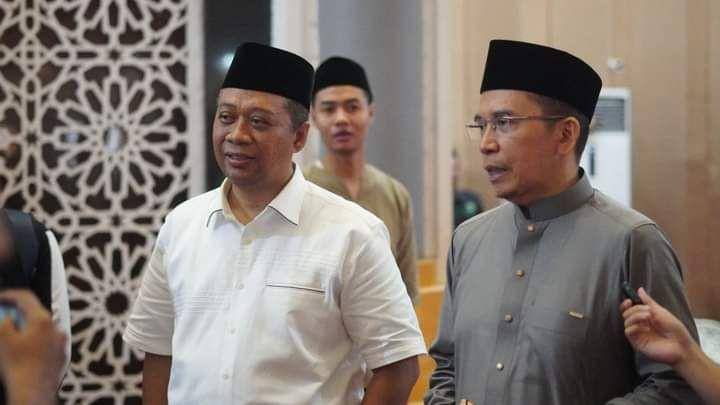 Cagub NTB Zulkieflimansyah usai salat Jumat bareng TGB. M. Zainul Majdi di Masjid Hubbul Wathan Islamic Center NTB, Jumat (8/11/2024). (dok. Istimewa)